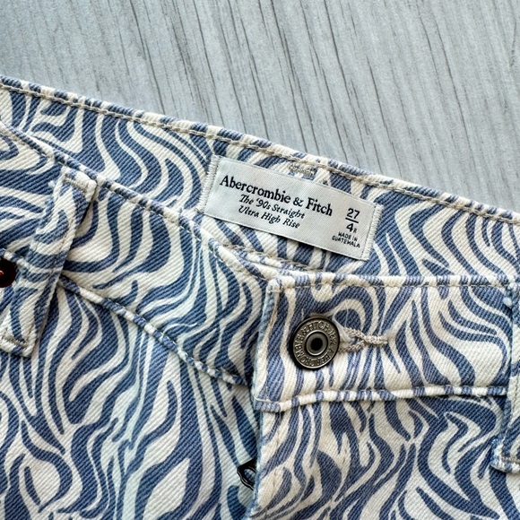 Abercrombie & Fitch Wavy Printed Denim Jeans - Picture 3 of 4